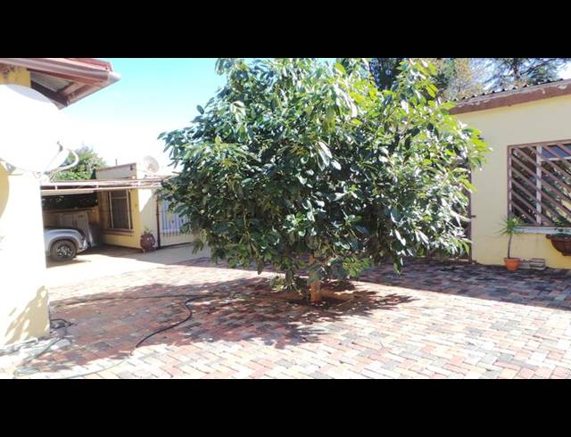 4 BEDROOM HOUSE FOR SALE IN PRIMROSE HILL